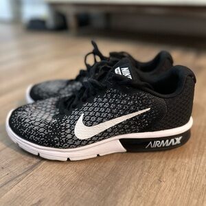 Nike - AirMax Black and White Sneakers